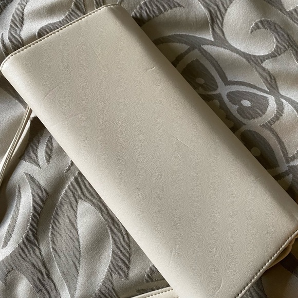 Matt & Nat vegan leather clutch bag - Picture 3 of 16